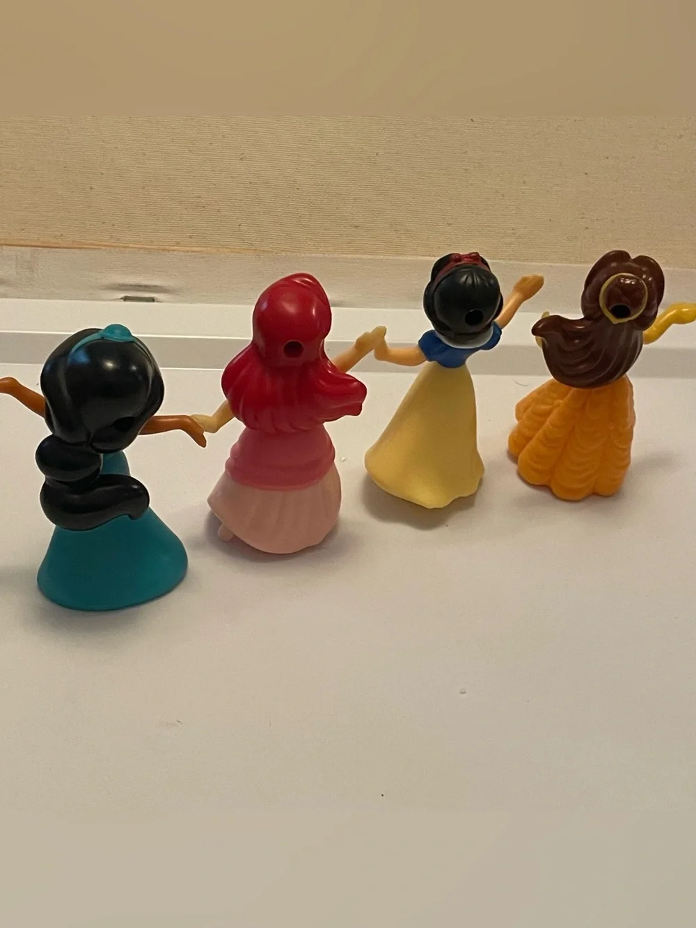 Disney Princess small figurine lot of 4 Jasmine Aerial Snow White Belle toys